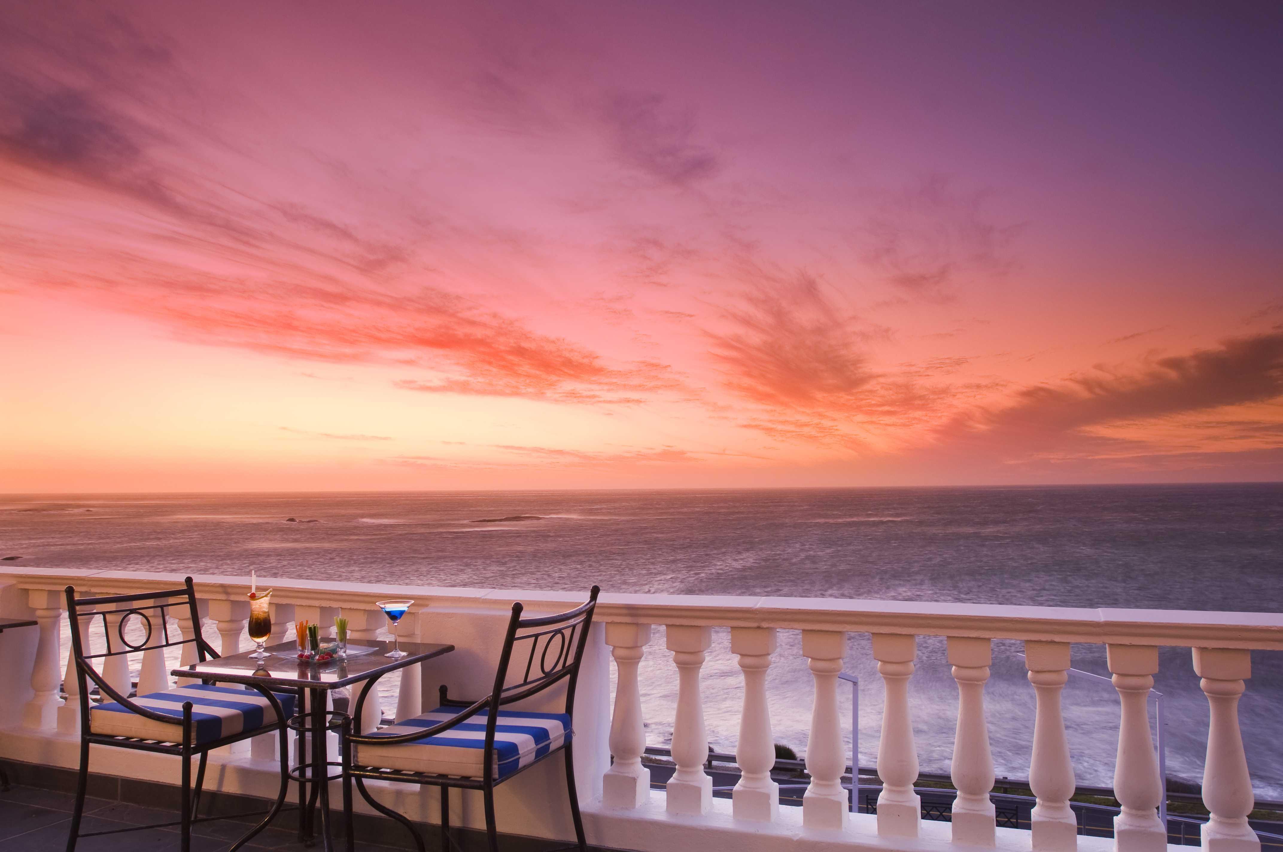 Twelve Apostles & 5*