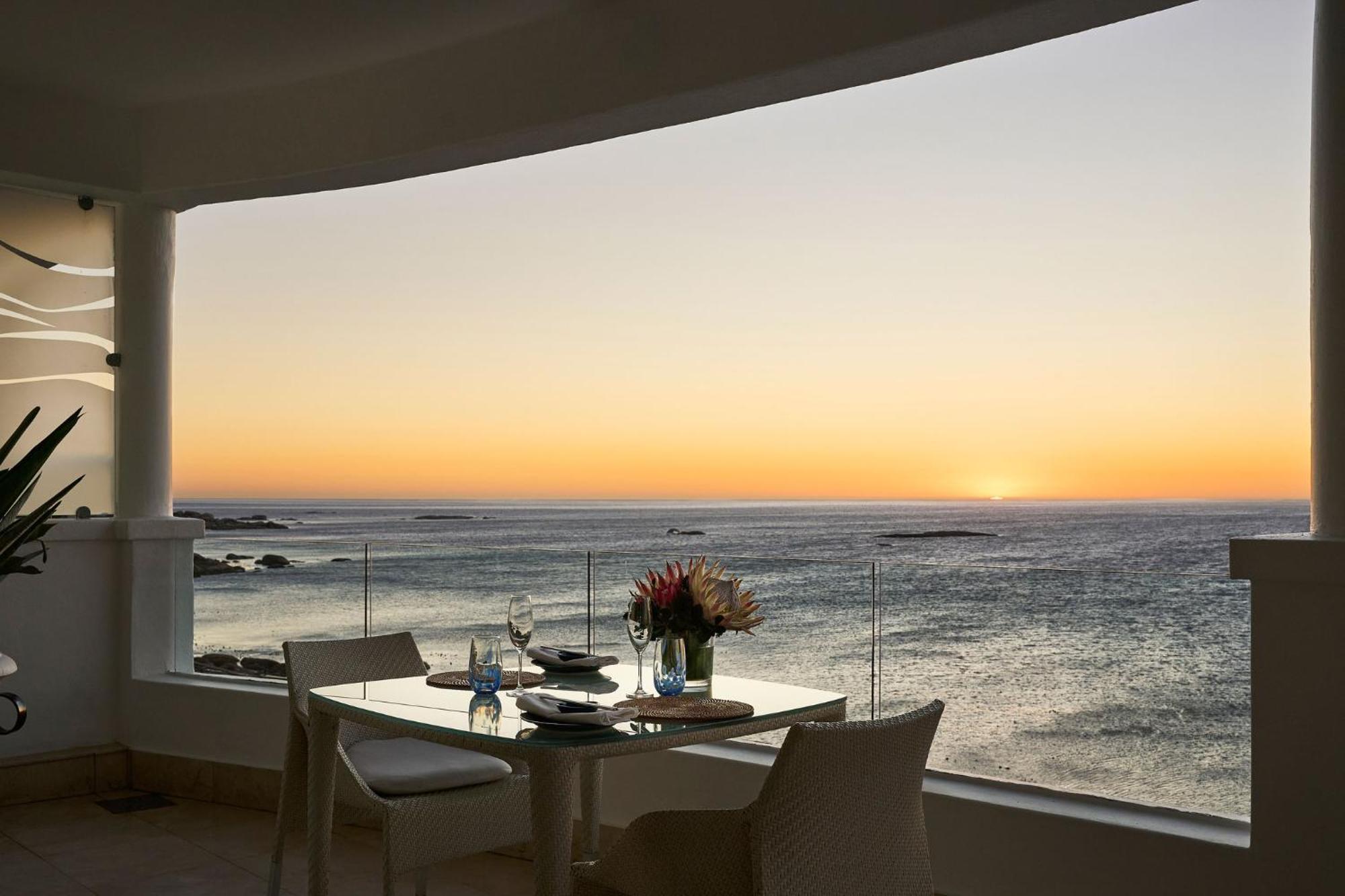 Twelve Apostles & Hotel