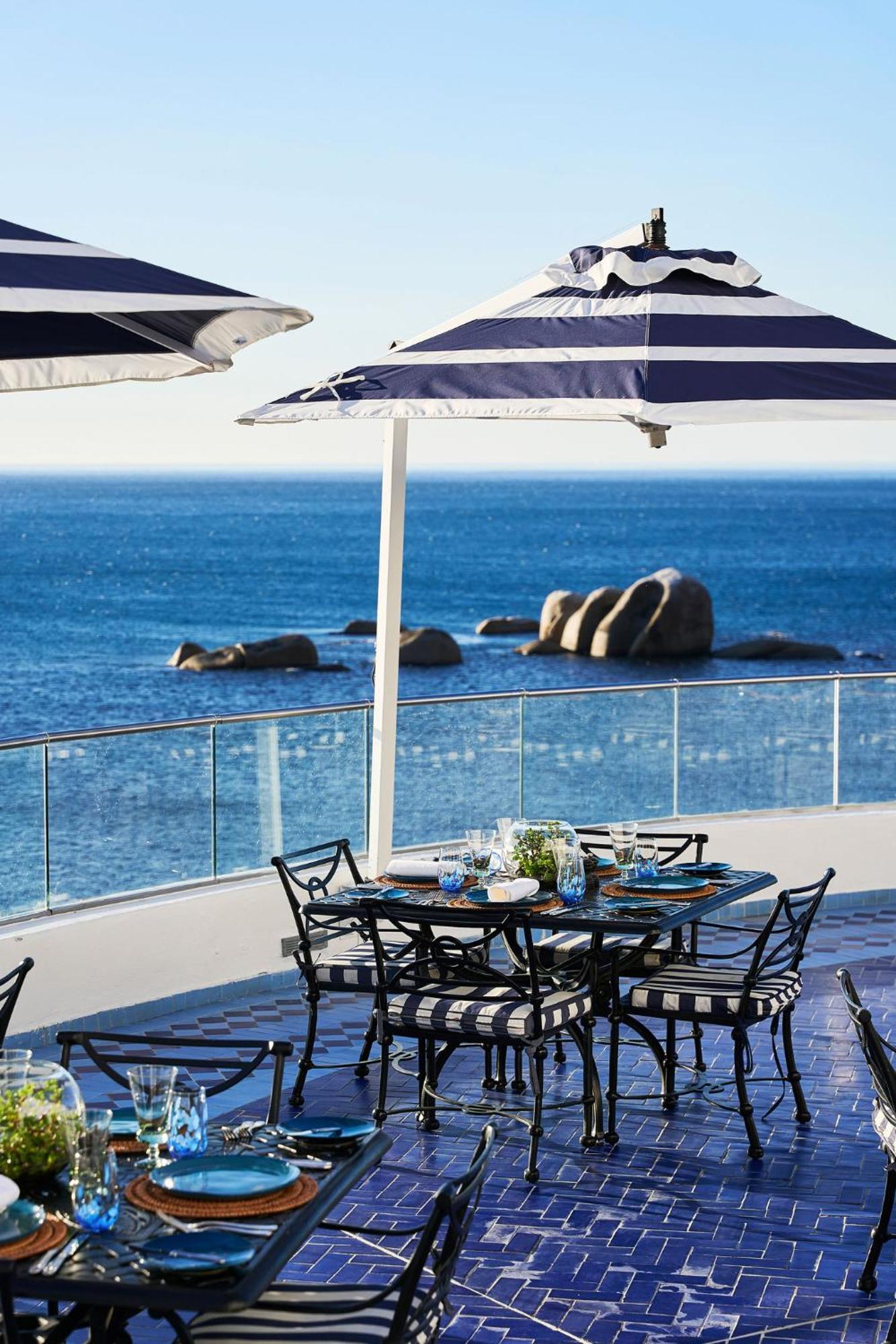 Twelve Apostles & Hotel