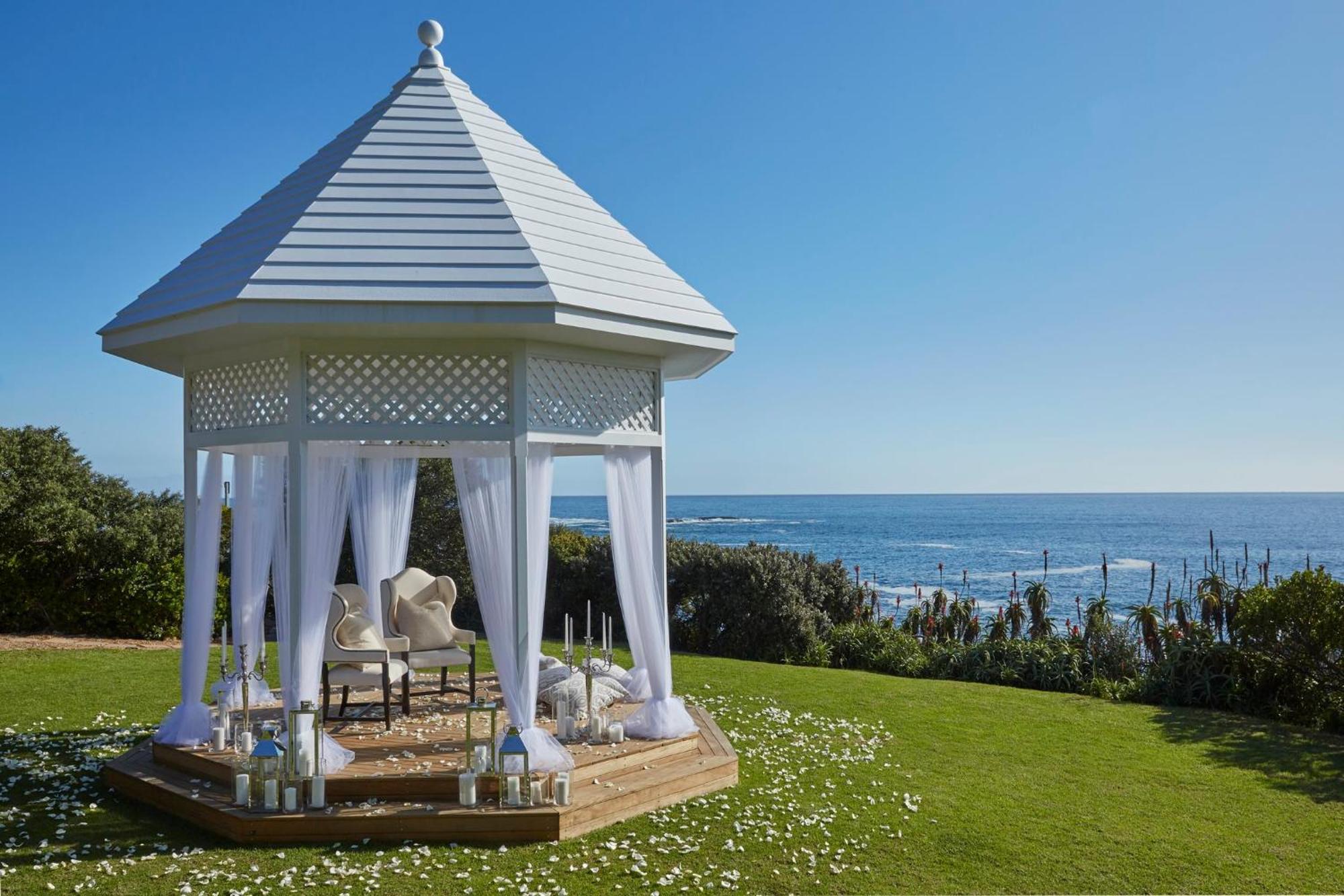 Twelve Apostles & Hotel 5*