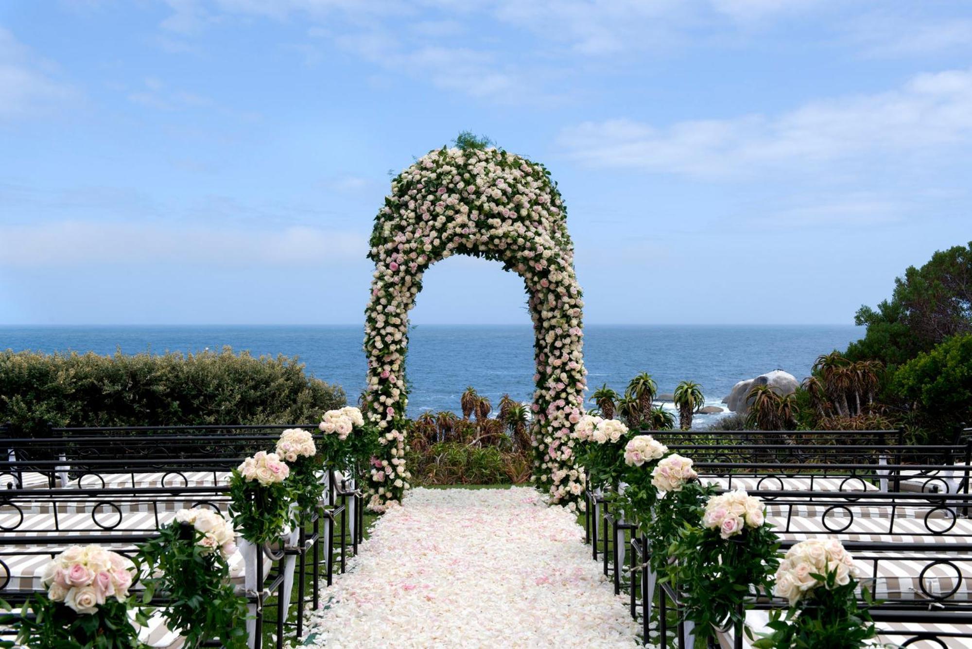 Twelve Apostles & Hotel